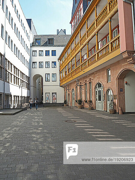 Länder  Deutschland  Stadt  Frankfurt am Main  Römer  Römerzeile  Teil von neuen historischen Häusern  Braubachstraße  Digitalbild