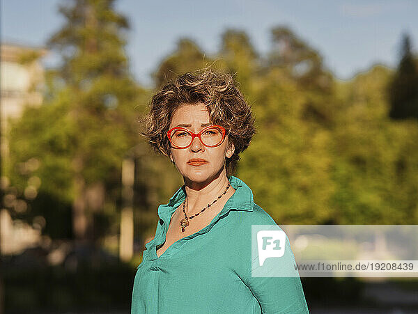 Mature woman wearing eyeglasses at sunny day
