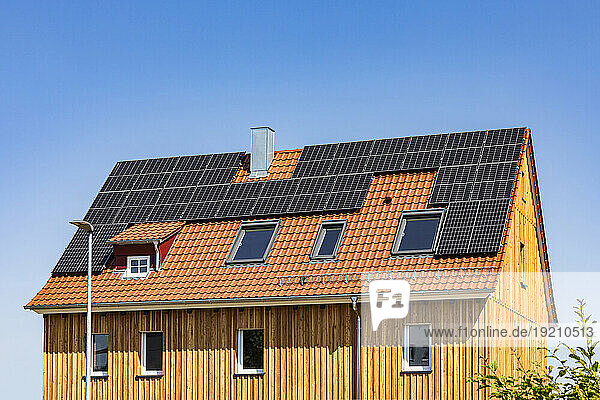 Germany,  Baden-Wurttemberg,  Weinstadt,  Modern solar panels on old renovated house