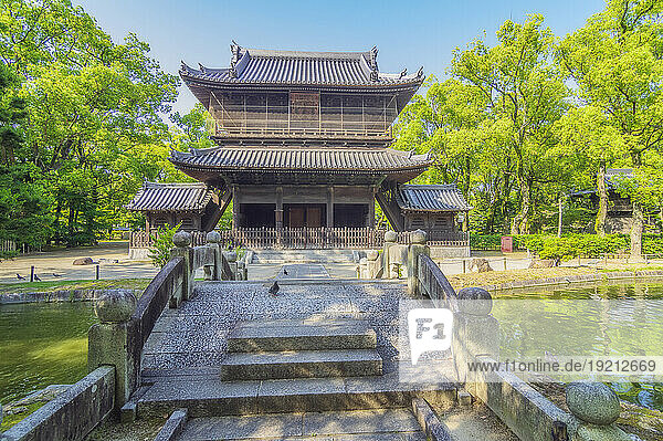 Apan  Fukuoka Prefecture  Fukuoka City  Pond and bridge in front of sanmon gate in Buddhist temple