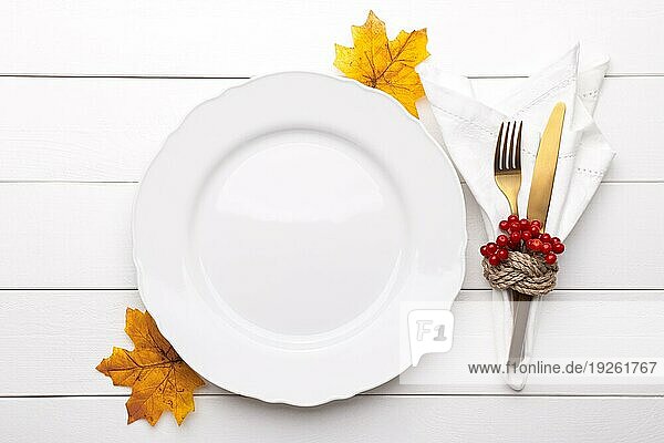 Herbst Tabelle Einstellung auf weißem Holztisch Thanksgiving oder Oktoberfest Jahrgang Hintergrund kopieren Raum