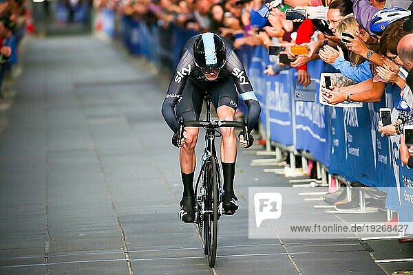 MELBOURNE  AUSTRALIEN  3. FEBRUAR: Chris Froome sprintet auf der Prolog Etappe am ersten Tag der Jayco Herald Sun Tour 2016 ins Ziel