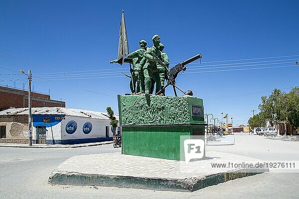 Uyuni  Bolivien  31. Oktober 2015: Denkmal für die Gefallenen des Krieges El Chaco  Südamerika