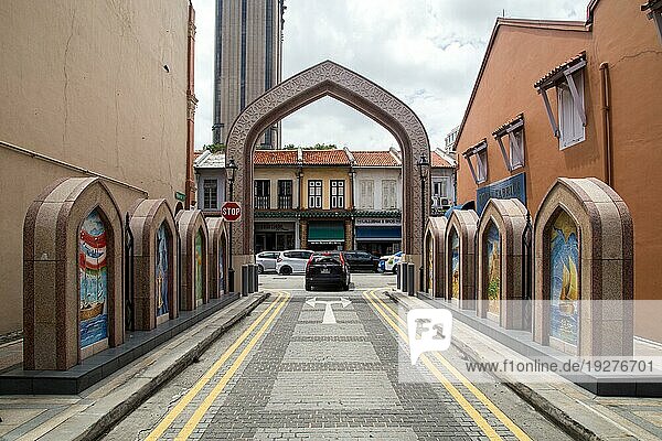 Singapur  31. Januar 2015: Eine Straße mit arabischer Architektur im Viertel Arab Street  Asien