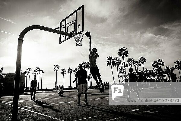 Öffentliche Basketballspiele im Venice Beach Recreation Center in Los Angeles  Kalifornien  Los Angeles  USA  22. Oktober  Nordamerika