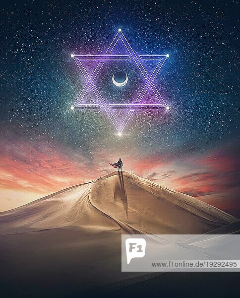 Mystische Person in der Wüste  trägt einen Heldenumhang  beobachtet den Nachthimmel auf der Suche nach dem Davidstern Symbol. Mysteriöse Phänomene  magische Himmelszeichen