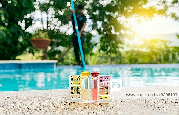 PH und Chlortester für die Wartung von Schwimmbädern. Tester Kit zur Messung von Chlor und pH in Schwimmbädern