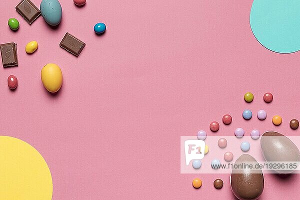 Schokolade Ostereier Edelstein Bonbons mit Kopie Raum schriftlich Text rosa background_2