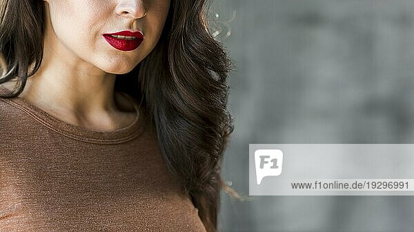Close up schöne junge Frau mit roten Lippen