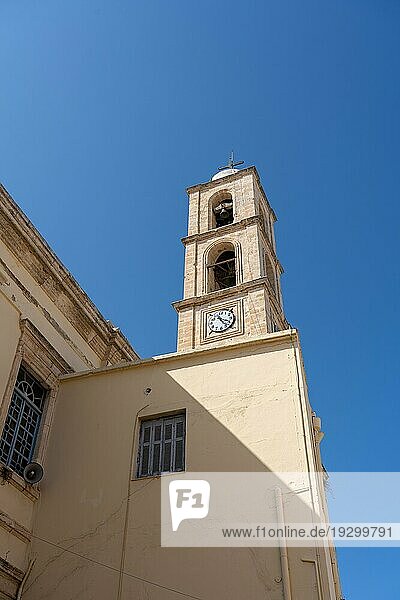 Chania  Griechenland  22. September 2021: Der Glockenturm der Kathedrale von Chania im historischen Stadtzentrum  Europa