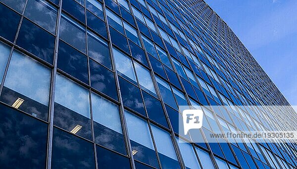 Moderne Glas Wolkenkratzer Fassade Fenster Struktur Perspektive Ansicht