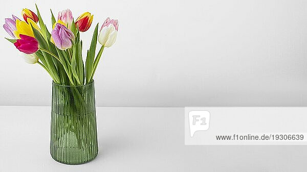 Vase mit Tulpen Raum kopieren