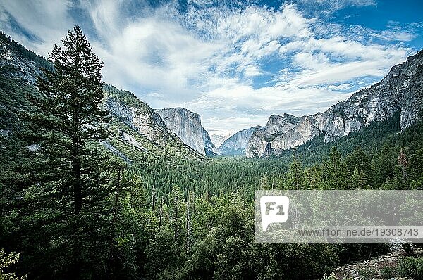 Yosemite El Capitan und Half Dome Scienic View Panorama