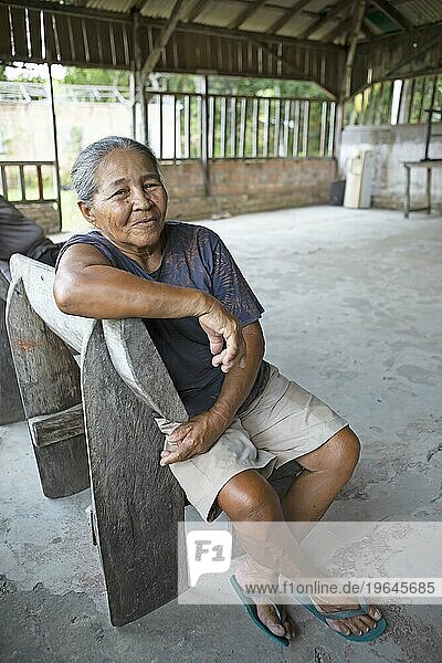 Caboclo Frau  69 Jahre  Mischling aus Indio und Europäer im Dorf Sao Sebastiao  Amazonas Regenwald  Manaus  Bundesstaat Amazonas  Brasilien  Südamerika