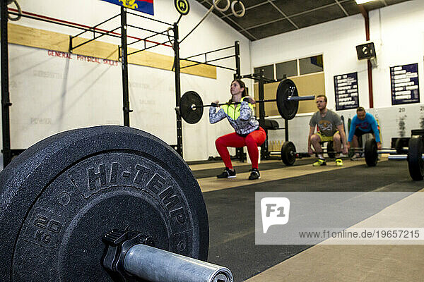 Girl lifting weights during a crossfit class