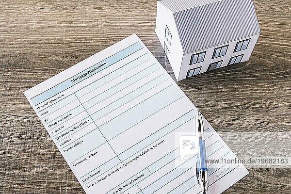 Tabelle für Hypothekenanträge auf Papier