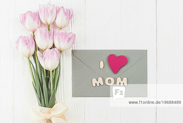 Arrangement Blumen Umschlag Mütter s Tag