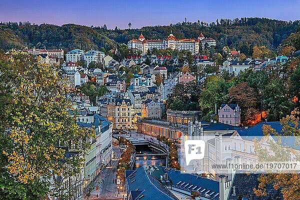 Panorama of the town in the Tepla Valley with the Mill Colonnade at dusk  Karlovy Vary  West Bohemian Spa Triangle  Karlovy Vary Region  Bohemia  Czech Republic  Unesco World Heritage Site  Europe