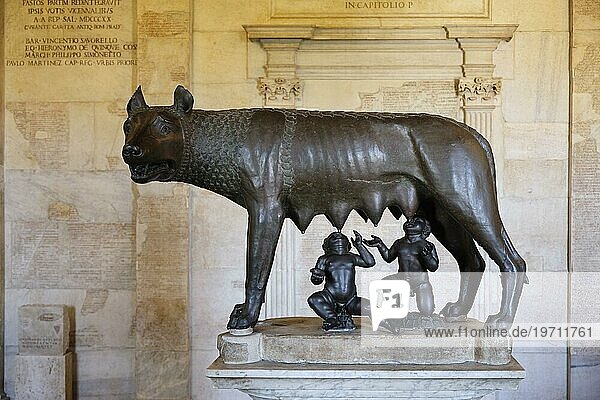 Bronzestatue  Kapitolinische Wölfin  Kapitolinische Museen  Kapitol  Rom  Latium  Italien  Europa