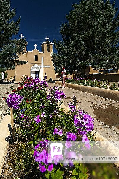 Kirche Francisco de Asis  Christentum  Religion  Glaube  Adobe Style  Lehmbau  Taos  New Mexico  USA  Nordamerika