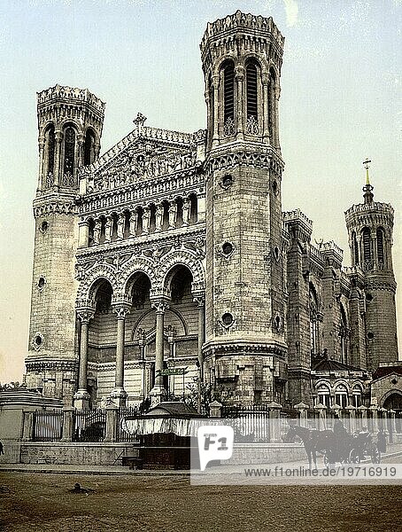 Basilika Fourviere  Haupteingang  Lyon im Jahre 1890  Auvergne-Rhône-Alpes  Frankreich  Historisch  digital restaurierte Reproduktion von einer Vorlage aus dem 19. Jahrhundert  coloriert  Europa
