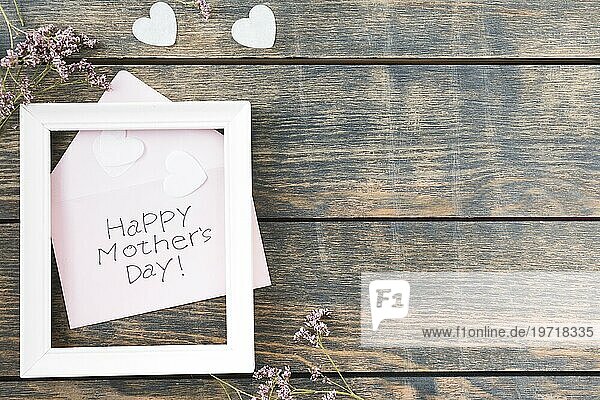 Glückliche Mütter Tag Inschrift mit Rahmen Blumen