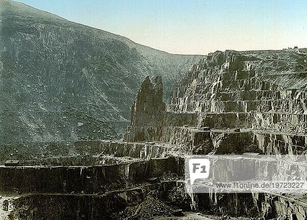 Schiefersteinbruch  Steinbruch in Bethesda ist eine Stadt und Community in der Nordostecke von Snowdonia  in Gwynedd  1880  Nordwest-Wales  Historisch  digital verbesserte Reproduktion eines Photochromdruck der damaligen Zeit