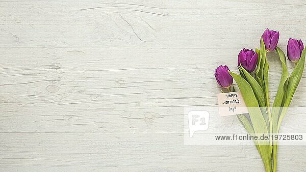 Tulpen mit glücklichen Mütter Tag Inschrift Tabelle