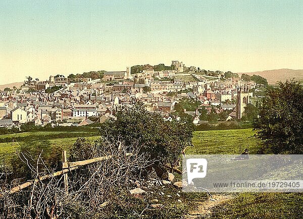 Denbigh  Dinbych  eine Kleinstadt mit dem Status einer Community in Wales  1880  Historisch  digital verbesserte Reproduktion eines Photochromdruck der damaligen Zeit