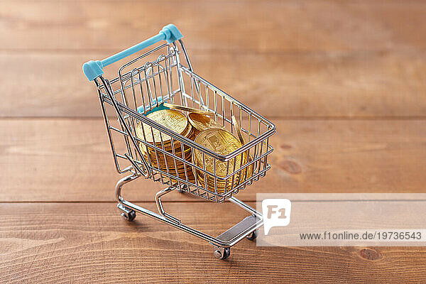 Shopping cart with coins