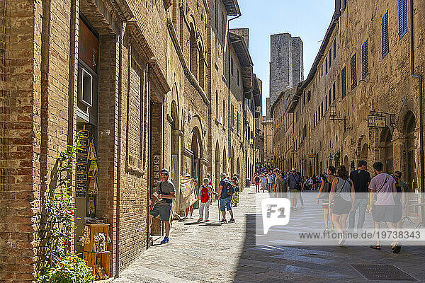 View of towers from narrow street in San Gimignano  San Gimignano  UNESCO World Heritage Site  Province of Siena  Tuscany  Italy  Europe
