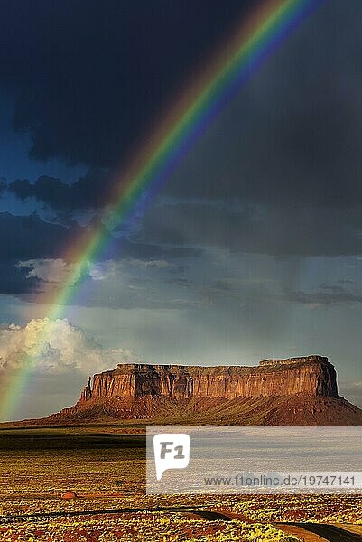 Regenbogen am Monument Valley  Wolkenhimmel  Wolke  Himmel  Western  Westen  Arizona  USA  Nordamerika
