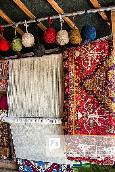 Alte handgefertigte Teppiche und Teppiche der traditionellen Art