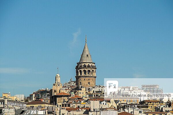 Blick auf den Galataturm aus byzantinischer Zeit in Istanbul