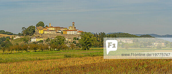 View of Monterchi and surrounding countryside  Province of Arezzo  Tuscany  Italy  Europe