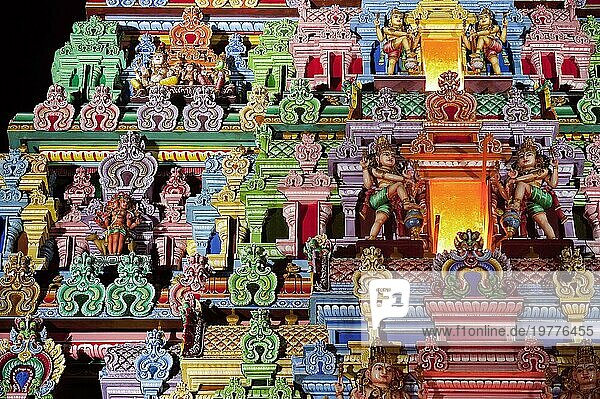 Sri Thandayuthapani Tempel  Chettiars temple  Hinduismus  hinduistisch  Religion  Figuren  Verziert  Festlich  Tank road  Singapur  Asien