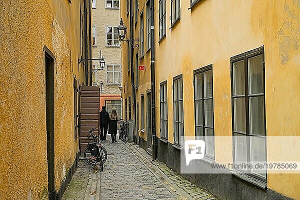 Passanten  Touristen  Gasse  Altstadt  Gamla Stan  Stockholm  Schweden  Europa