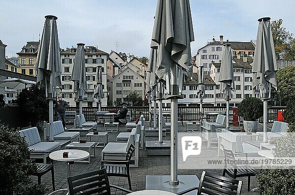 Schweiz: Die zweite Welle des Coronavirus führt zu einer erneuten Schließung von Restaurants und zu weiteren Arbeitsplatzverlusten und Arbeitslosigkeit wie hier im Rathaus Café