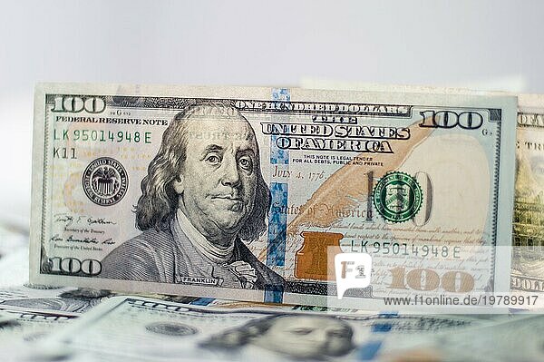 Hundert Dollar Scheine. Amerikanische Dollar in bar. Cash hundert Dollarscheine hohe Auflösung Dollar Hintergrundbild. Gemischte Medien