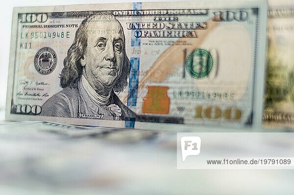 Hundert Dollar Scheine. Amerikanische Dollar in bar. Cash hundert Dollarscheine hohe Auflösung Dollar Hintergrundbild. Gemischte Medien