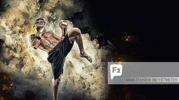 Porträt eines Boxers der gemischten Kampfkünste  die mit einem Knie schlägt. Das Konzept des Sports  MMA  Kickboxen. Gemischte Medien