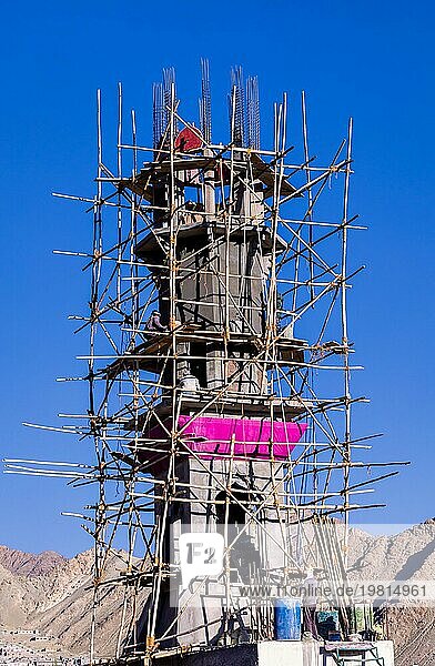 Bau eines neuen Minaretts  Leh  Ladakh  Indien  Asien