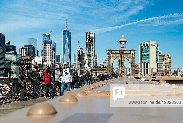 Ein Bild von Lower Manhattan  gesehen von der Brooklyn Bridge