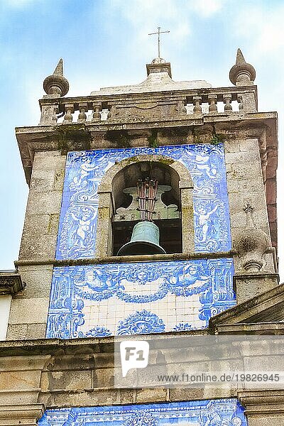 Porto  Portugal AzulejoKachel Glockenturm der Kirche Nahaufnahme