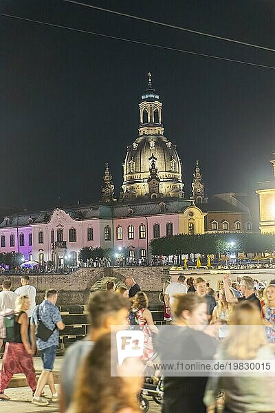 Canaletto das Dresdner Stadtfest Spaziergänger auf der Augustusbrücke