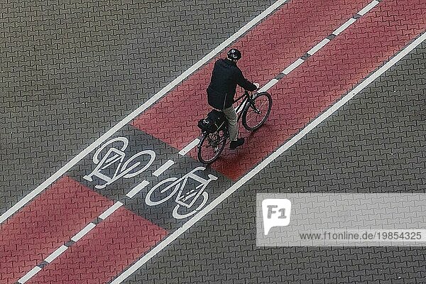 A cyclist rides on a marked cycle path in Berlin  29/08/2023