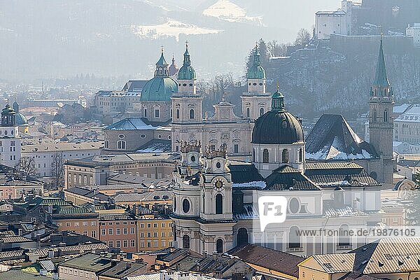 Salzburger Dom  Salzburger Dome an einem sonnigen Tag