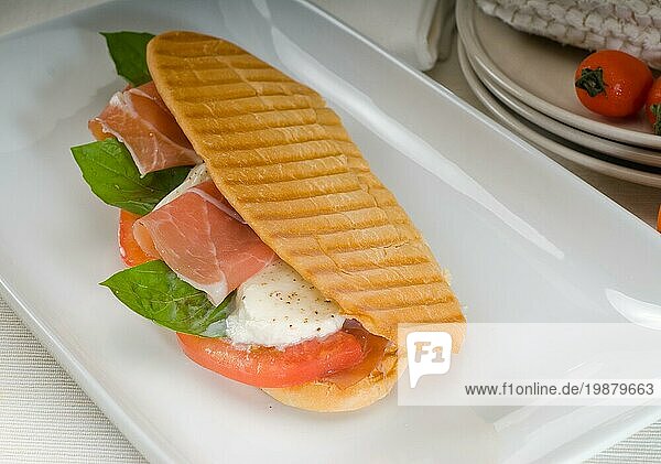 Panini Sandwich mit frischem Caprese und Parmaschinken  Food photography