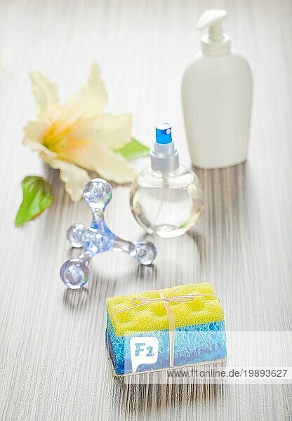 Massager Flaschen Schwamm Seife und Blume