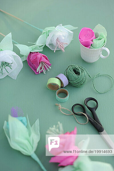 DIY decorative paper flowers for Easter